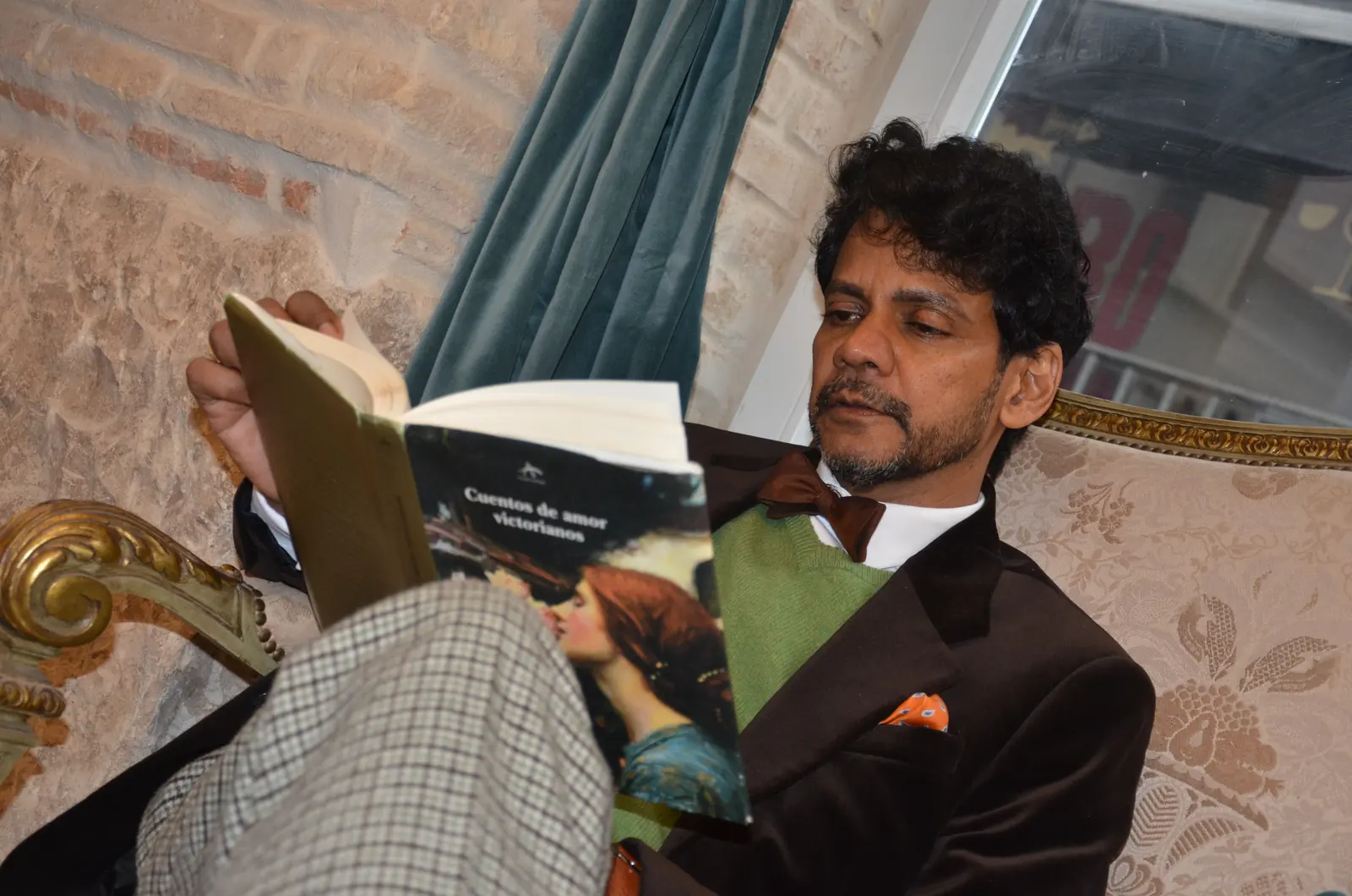 Lectura junto a la ventana