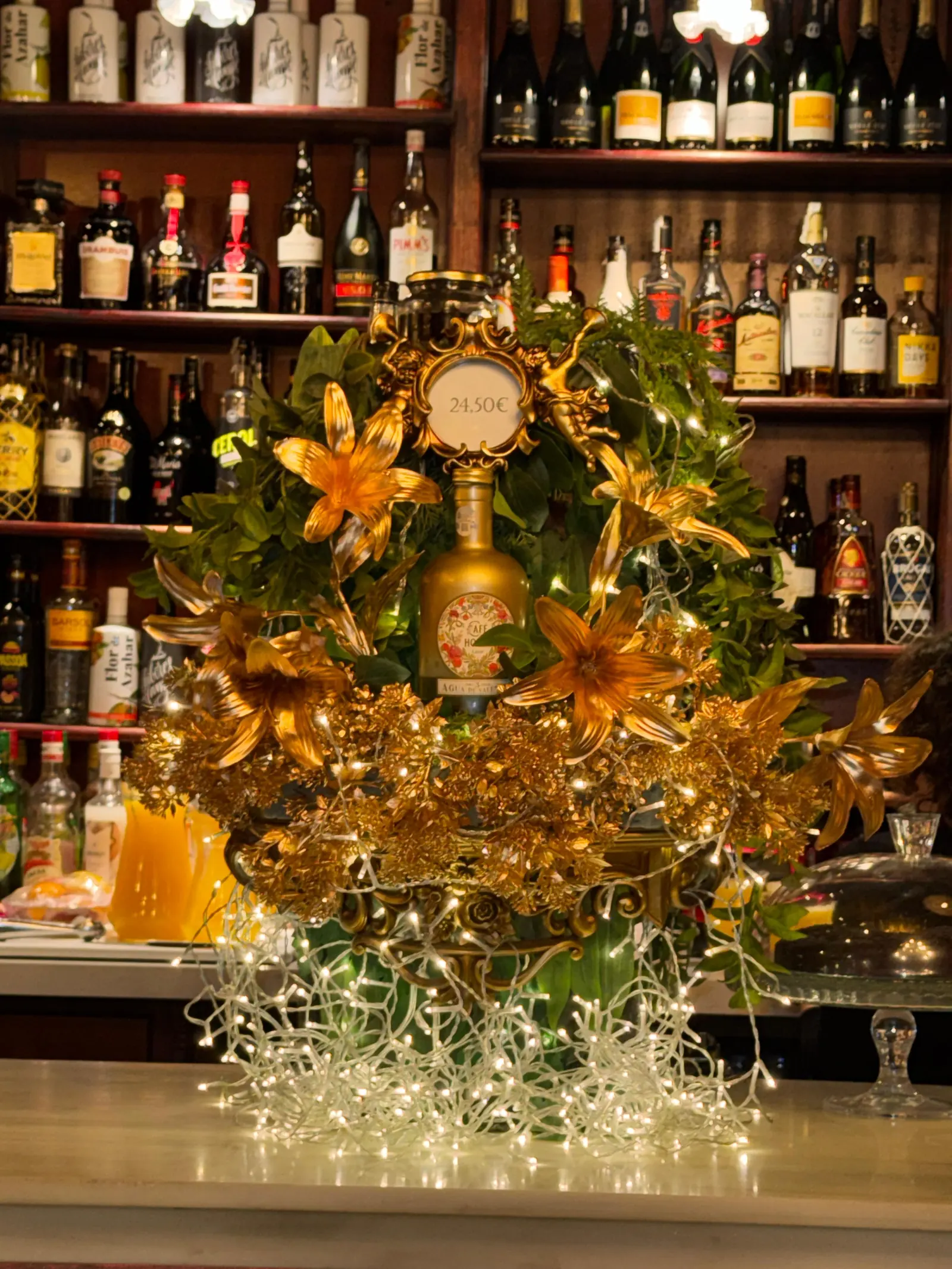 Corona floral sobre la barra